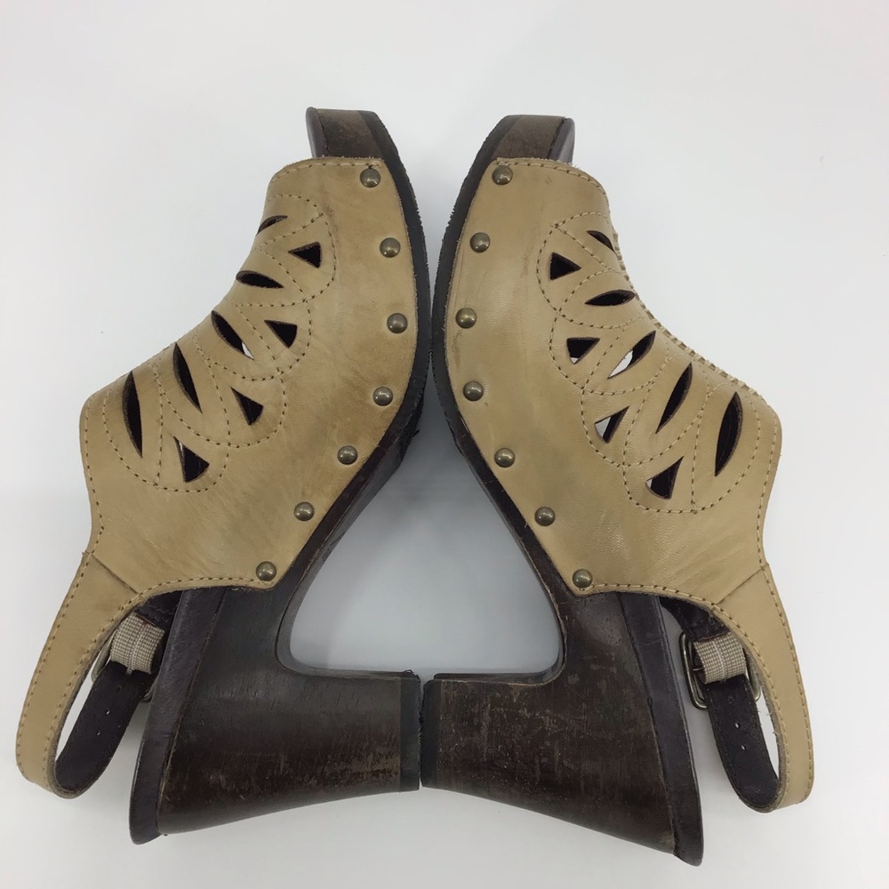Dansko Rowena Tan Leather Sling Back Sandals - Picture 4 of 16